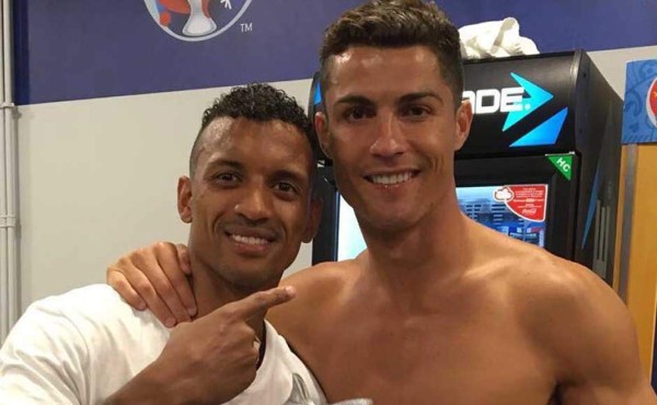 Cristiano Ronaldo le obsequió su Bota de Plata a Nani