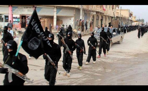 Terroristas de ISIS decapitan a 400 mujeres y niños