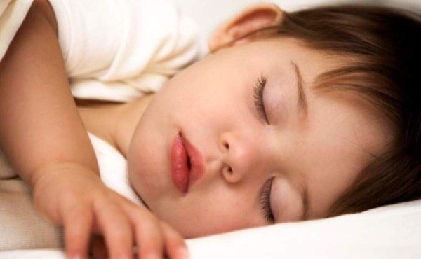 Algunos niños roncan, y esto podría afectar la conducta