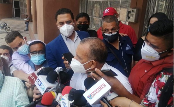 Expresidente 'Pepe' Lobo llega al MP para pedir que lo sigan investigando