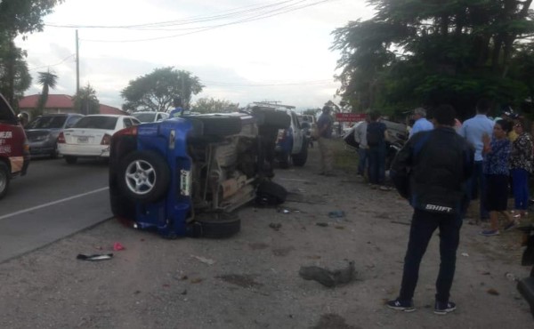 Cuatro heridos deja choque entre turismo y camioneta en la zona sur