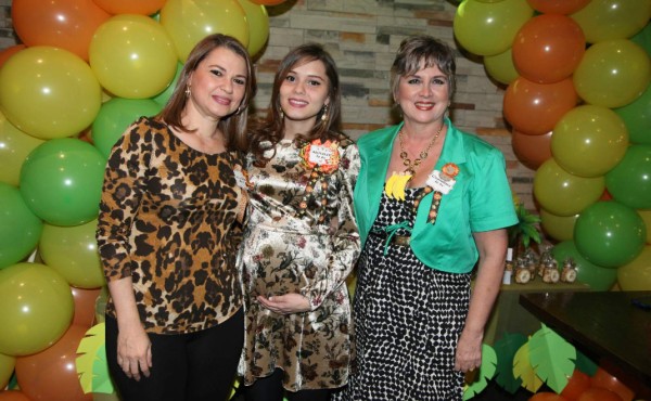 Fiesta maternal para María José Castro