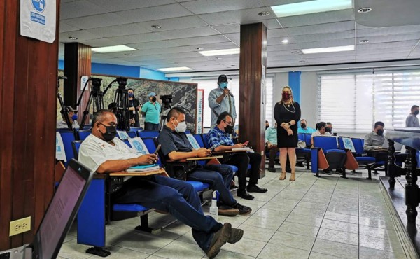 Gobierno y transportistas logran acuerdos y descartan paro