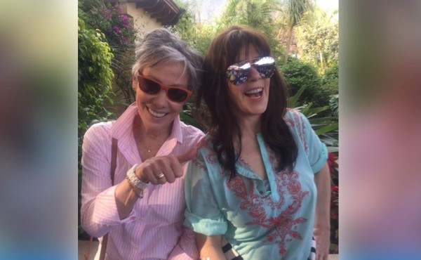 Rebecca Jones reaparece en medio de su batalla contra el cáncer