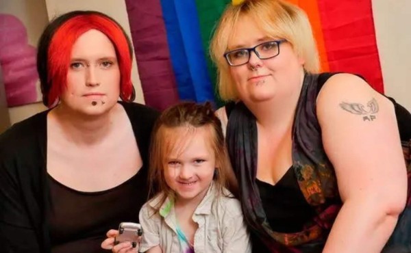 Conoce a la primera familia de 'género fluido': dependiendo de su ánimo, son hombre o mujer