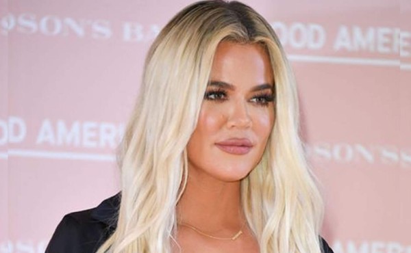 Khloé Kardashian es acusada de vender vestidos prestados por diseñadores