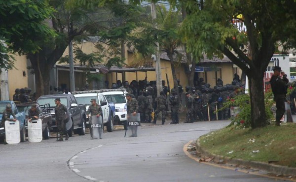 Trasladan a 'El Pozo' a 755 pandilleros del penal de San Pedro Sula