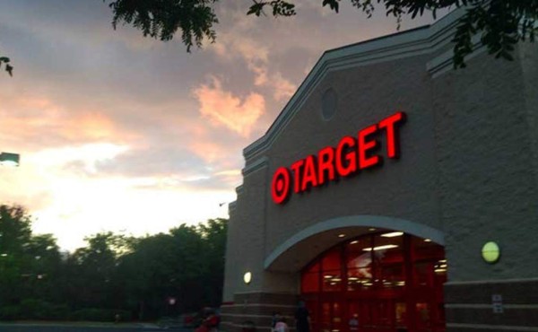 Escuchan gemidos femeninos en los altoparlantes de un supermercado