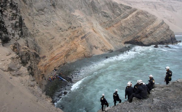 Sobreviviente de tragedia en Perú saltó segundos antes de la caída del autobús