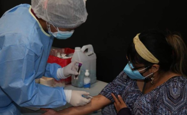 CNA revela que Covax negó venderle a Honduras 1.9 millones de dosis y que Salud lo ocultó