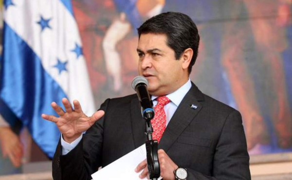 Presidente de Honduras pide apoyo a Colombia y Costa Rica para aclarar dónde se adulteró el contenedor con café