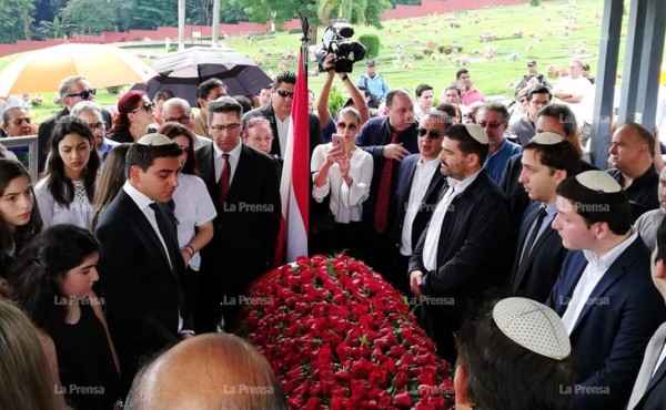 Sepultan al empresario y político Jaime Rosenthal Oliva en Jardines del Recuerdo