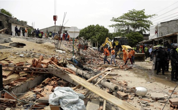 Elevan a 20 el número de fallecidos en el derrumbe de un edificio en Colombia