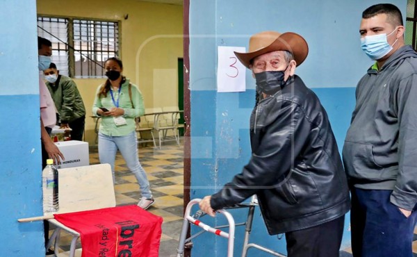 En Copán, los mayores votaron de mañanita