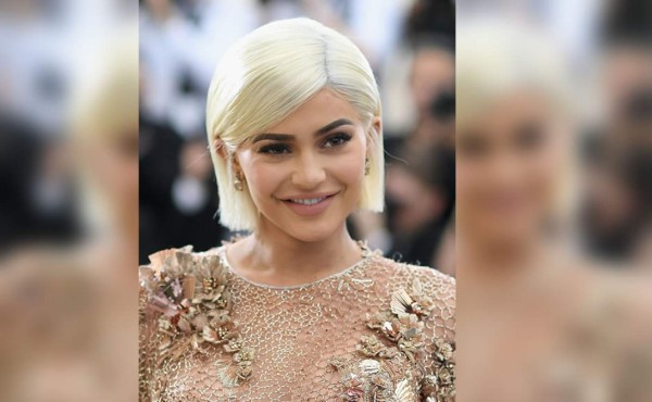 Kylie Jenner rompe regla en gala de los MET