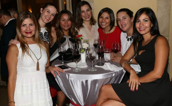 Embajada de Chile ofrece coctel en la capital