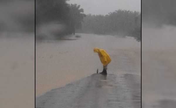 Río Aguán se desborda en Tocoa y deja varias familias incomunicadas