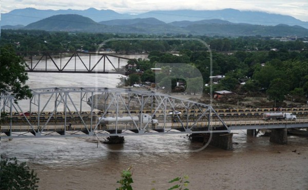 Aguas del Chamelecón y Ulúa tienen en zozobra a hondureños sacudidos por Eta