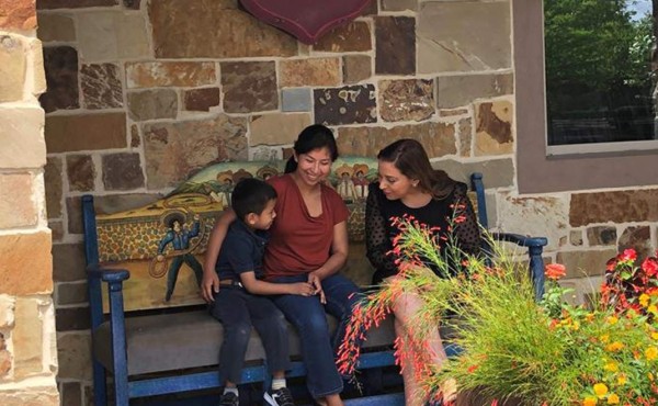 Paran deportación de niño antes de ser separado de su madre en EEUU  