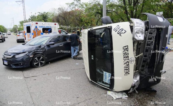 Rapidito y turismo chocan en la 33 calle de San Pedro Sula