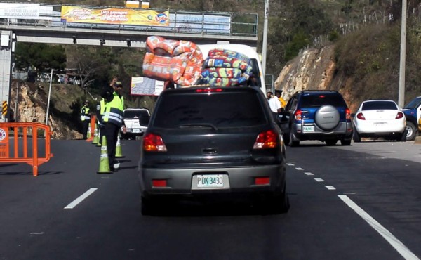 Miles de veraneantes retornan hacia las distintas ciudades de Honduras