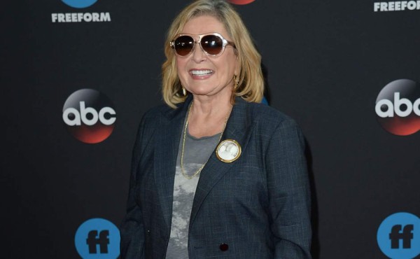 Roseanne Barr se disculpa con elenco de su serie
