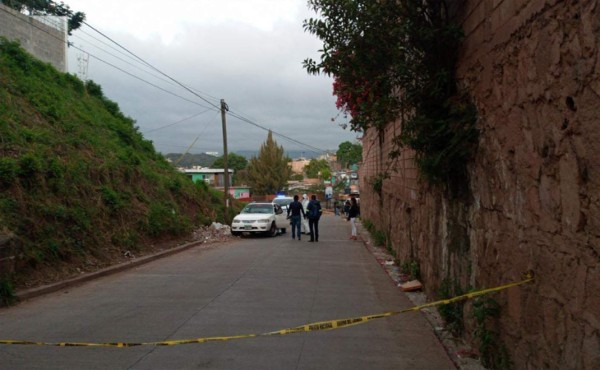 Hallan a dos personas muertas dentro de un taxi en Tegucigalpa