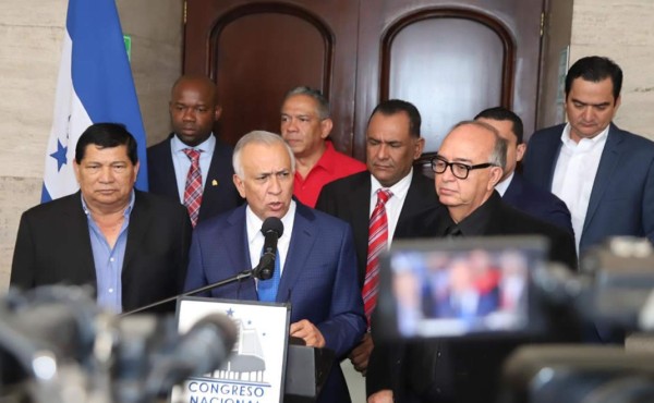 Congreso elimina decretos sobre reestructuración en Salud y Educación