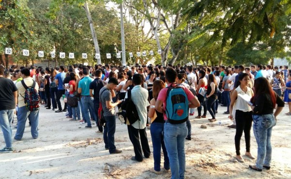 Más de 19,000 estudiantes hacieron prueba de aptitud en la Unah-VS