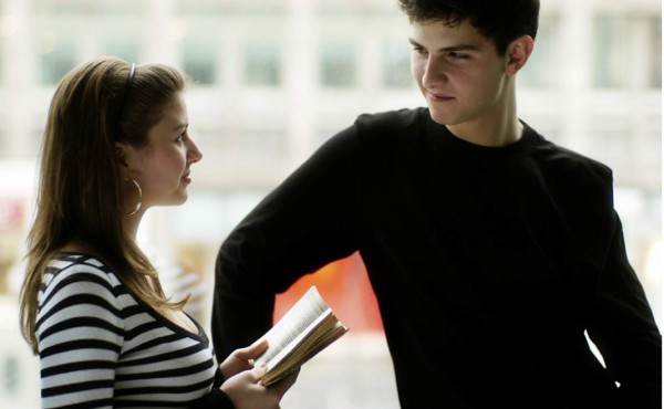 Tiene novia y... sexo con otra