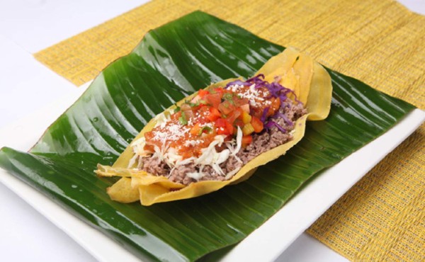 Canoitas de plátano con chismol