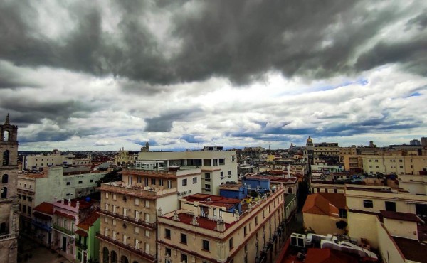 Tormenta Elsa avanza hacia Florida tras pasar por Cuba sin dejar grandes daños
