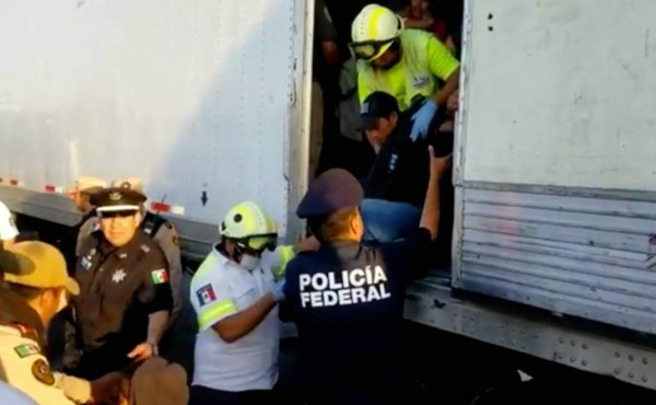 México intercepta a 112 migrantes centroamericanos hacinados en un camión