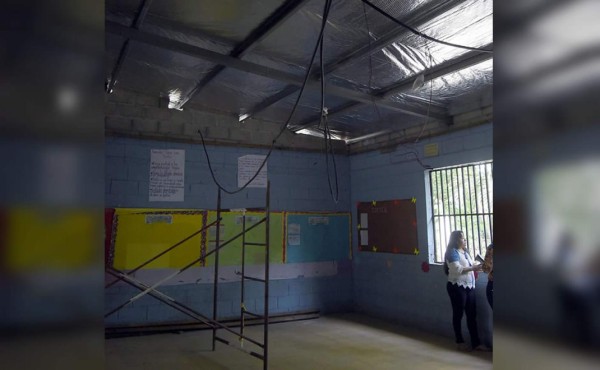 Hotel y Club Copantl repara techo de escuela