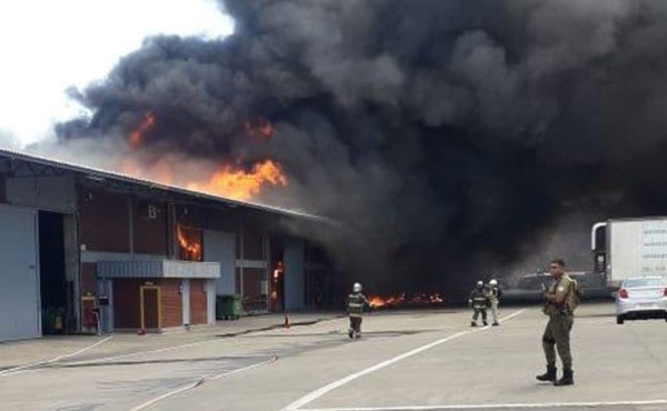 Cuatro muertos por fuerte explosión e incendio en bodegas en Chile   