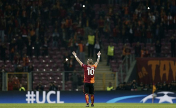 El ritual de Sneijder que alborotó a la afición del Galatasaray