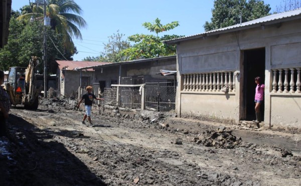 Unas 350 familias de cinco colonias de Chamelecón vuelven a sus hogares