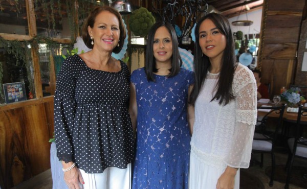 Fiesta maternal para Alejandra García