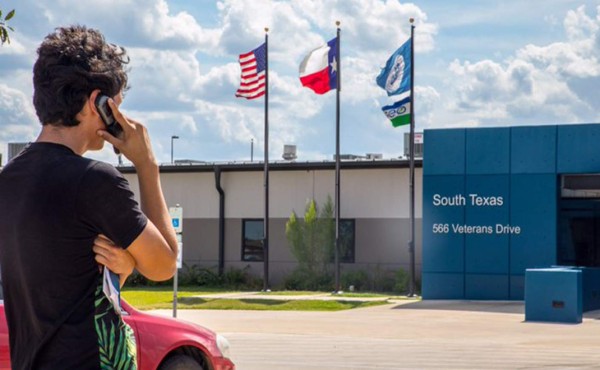 Ciudadano estadounidense retenido en centro de Inmigración pensó en 'autodeportarse' por malos tratos