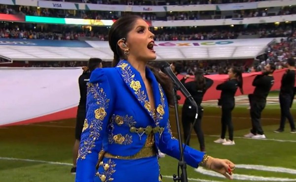 Ana Bárbara se vuelve a equivocar con el Himno Nacional de México