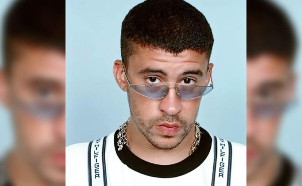 Bad Bunny cancela conciertos tras colapsar sobre el escenario