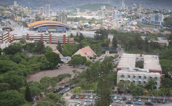 Bajo resguardo policial reanudan clases en la Unah