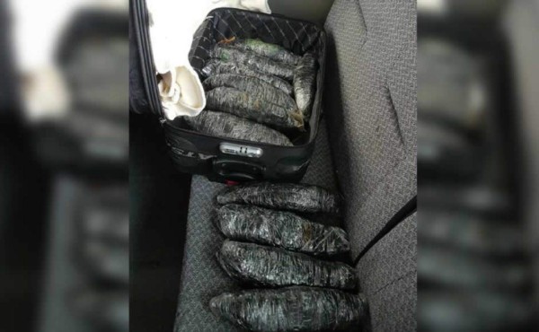 Encuentran 20 paquetes de marihuana en autobús interurbano
