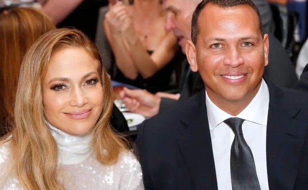 Jennifer López y Alex Rodríguez donan comida a niños