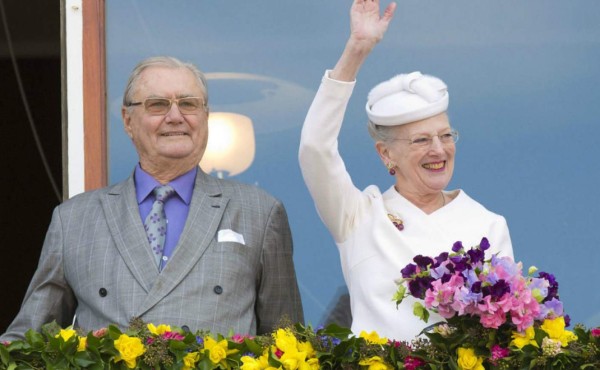 Henrik de Dinamarca arremete contra la reina