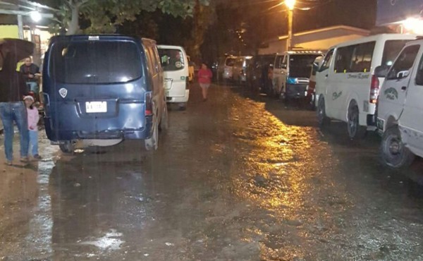 Transportistas de buses rapiditos paran sus unidades por inseguridad