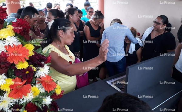 Claman justicia y seguridad en entierro de universitario