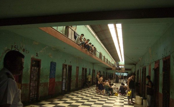 Nicaragua libera a 1,034 presos para que pasen Navidad con su familia