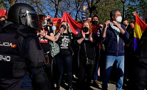 Cuatro detenidos y 35 heridos dejaron disturbios en mitin ultraderechista en Madrid