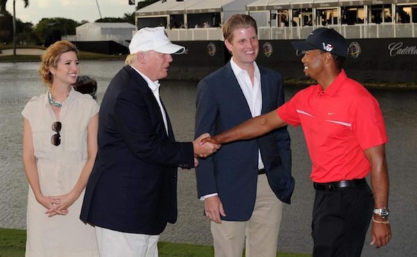 Donald Trump aprovecha las vacaciones para jugar al golf con Tiger Woods